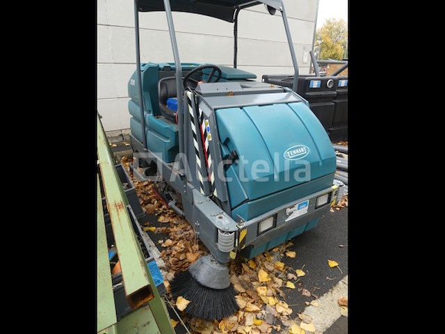 Tennant 8300 elektrische zitveegmachine en wasmachine - afbeelding 1 van  8