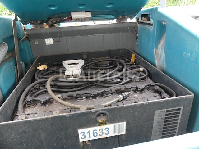 Tennant 8300 elektrische zitveegmachine en wasmachine - afbeelding 2 van  8