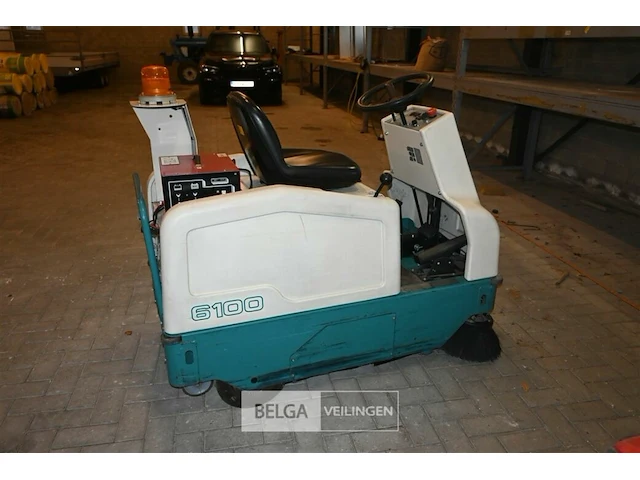 Tennant accu opzit-veegmachine - afbeelding 2 van  15