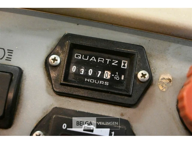 Tennant accu opzit-veegmachine - afbeelding 6 van  15