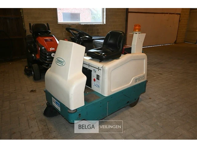 Tennant accu opzit-veegmachine - afbeelding 1 van  15