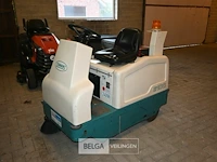 Tennant accu opzit-veegmachine