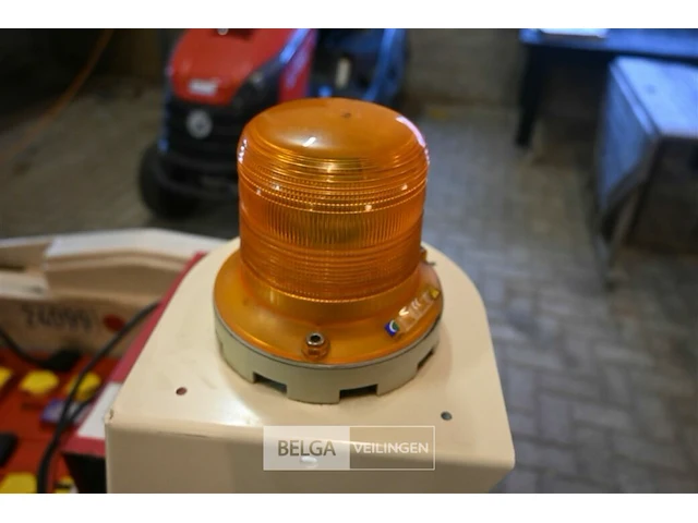 Tennant accu opzit-veegmachine - afbeelding 9 van  15