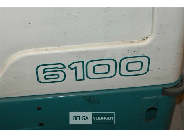 Tennant accu opzit-veegmachine - afbeelding 13 van  15