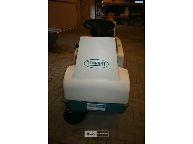 Tennant accu opzit-veegmachine - afbeelding 14 van  15