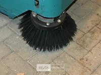 Tennant accu opzit-veegmachine - afbeelding 15 van  15