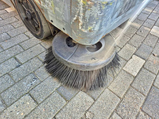 Tennant s20 sweepmax 160 zelfrijdende veegmachine - afbeelding 2 van  12