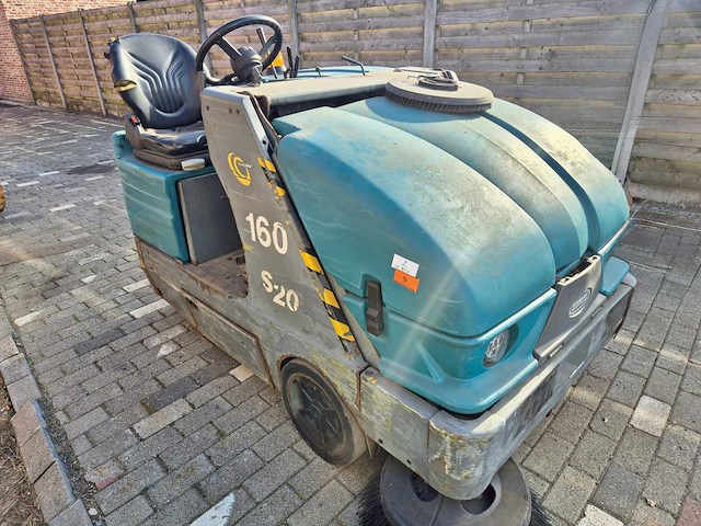 Tennant s20 sweepmax 160 zelfrijdende veegmachine - afbeelding 1 van  12