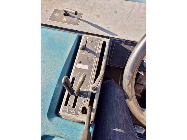 Tennant s20 sweepmax 160 zelfrijdende veegmachine - afbeelding 9 van  12