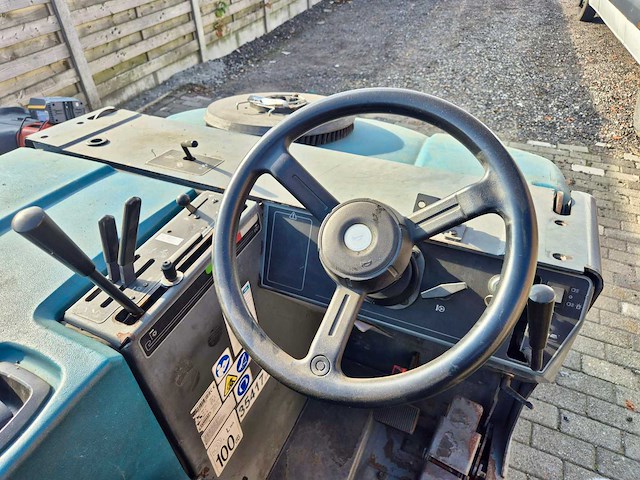 Tennant s20 sweepmax 160 zelfrijdende veegmachine - afbeelding 11 van  12