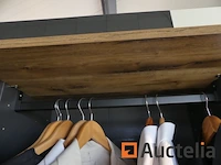 Tentoonstelling wandgarderobe - afbeelding 2 van  6