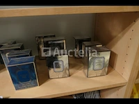Tentoonstellingsvitrine en de inhoud ervan, eau de toilette voor heren - afbeelding 3 van  15