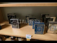 Tentoonstellingsvitrine en de inhoud ervan, eau de toilette voor heren - afbeelding 5 van  15
