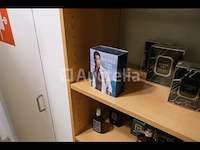 Tentoonstellingsvitrine en de inhoud ervan, eau de toilette voor heren - afbeelding 7 van  15