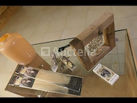 Tentoonstellingsvitrine en de inhoud ervan, eau de toilette voor heren - afbeelding 10 van  15