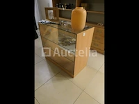 Tentoonstellingsvitrine en de inhoud ervan, eau de toilette voor heren - afbeelding 12 van  15