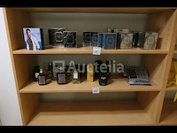 Tentoonstellingsvitrine en de inhoud ervan, eau de toilette voor heren - afbeelding 14 van  15