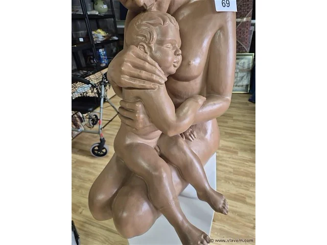 Terracotta beeld moeder met kind - afbeelding 3 van  6