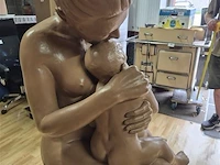 Terracotta beeld moeder met kind - afbeelding 4 van  6
