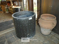 Terracotta en metalen bloempot - afbeelding 1 van  3