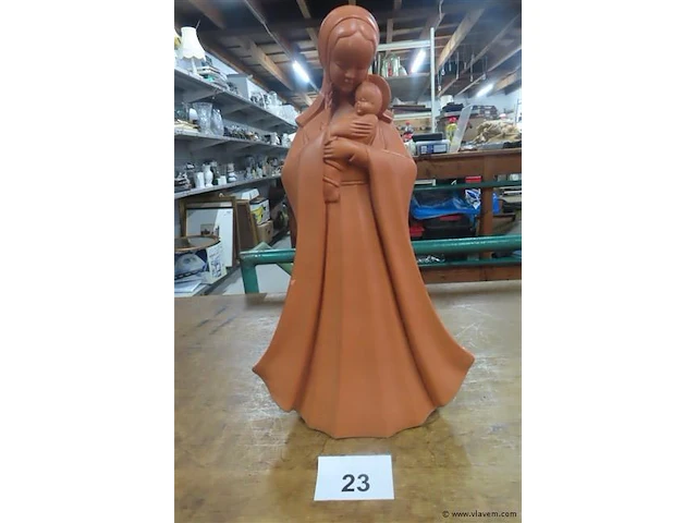 Terracotta mariabeeld, gesigneerd, 42cm - afbeelding 1 van  5