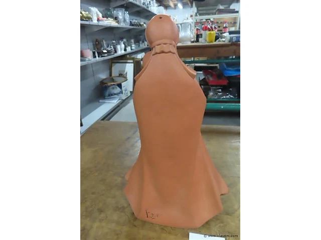 Terracotta mariabeeld, gesigneerd, 42cm - afbeelding 5 van  5