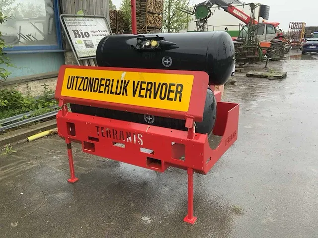 Terranis gedragen bok met gasflessen - afbeelding 1 van  5