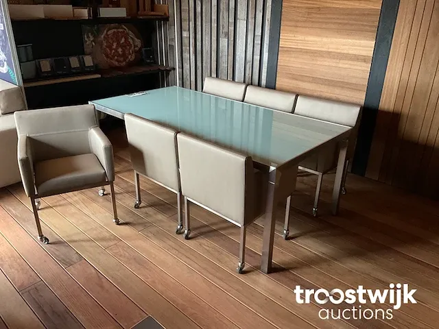 Terrastafel van tribu in combinatie met verrolbare armchair model manutti - afbeelding 1 van  4