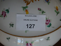 Terrine met deksel porselein, 2 sierstukken porselein, glazen kandelaar en 4 sierstukken - afbeelding 2 van  16