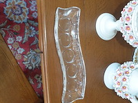 Terrine met deksel porselein, 2 sierstukken porselein, glazen kandelaar en 4 sierstukken - afbeelding 11 van  16