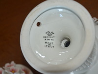 Terrine met deksel porselein, 2 sierstukken porselein, glazen kandelaar en 4 sierstukken - afbeelding 7 van  16