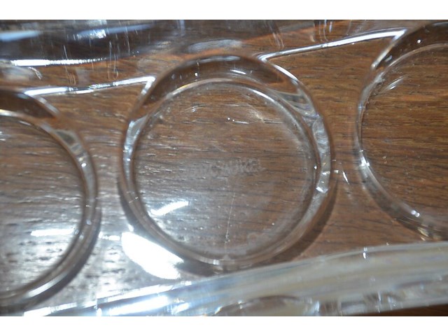 Terrine met deksel porselein, 2 sierstukken porselein, glazen kandelaar en 4 sierstukken - afbeelding 12 van  16