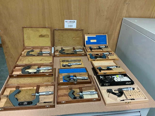 Tesa en mahr assortiment schroefdraad micrometers - afbeelding 1 van  11