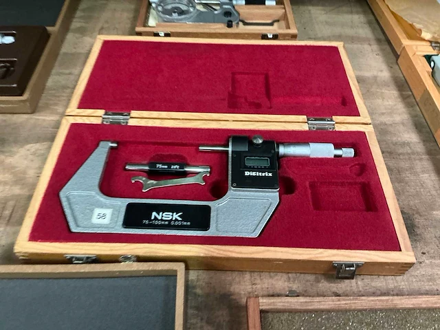 Tesa en nsk assortiment micrometers/ passometers uitwendig - afbeelding 5 van  8