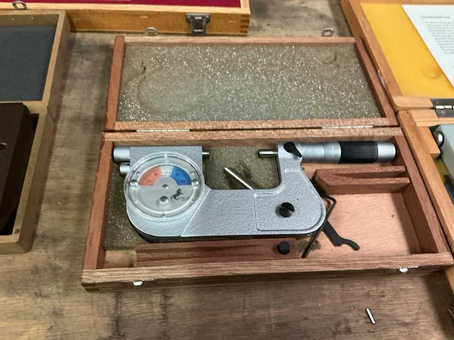 Tesa en nsk assortiment micrometers/ passometers uitwendig - afbeelding 6 van  8