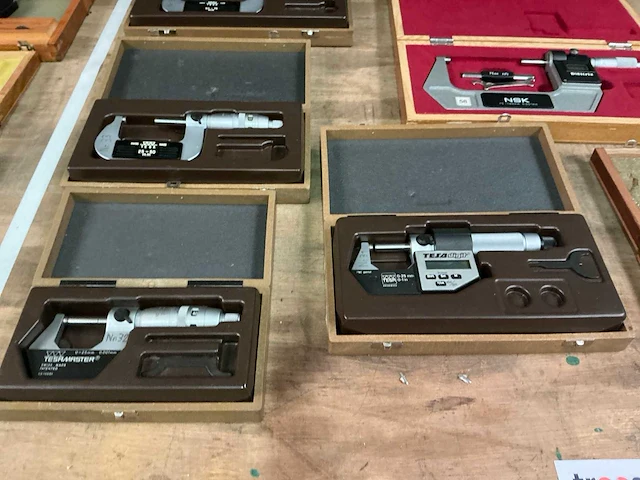 Tesa en nsk assortiment micrometers/ passometers uitwendig - afbeelding 7 van  8