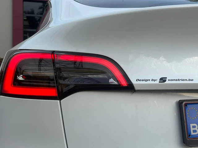 Tesla - 2023 - y - personenauto - afbeelding 17 van  20