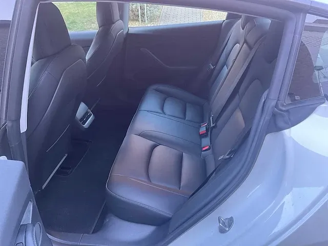 Tesla model 3 long range dual motor - 2023 - afbeelding 9 van  25