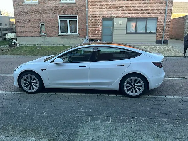 Tesla model 3 long range dual motor - 2023 - afbeelding 24 van  25