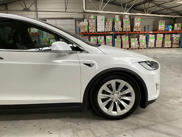 Tesla model x - afbeelding 12 van  42