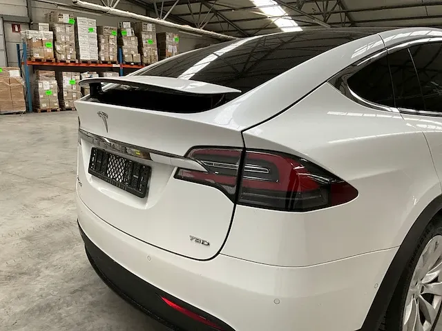 Tesla model x - afbeelding 13 van  42