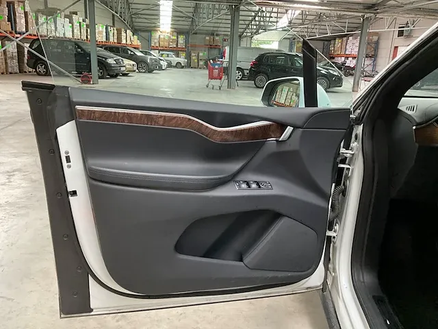 Tesla model x - afbeelding 18 van  42
