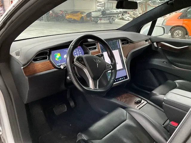 Tesla model x - afbeelding 20 van  42