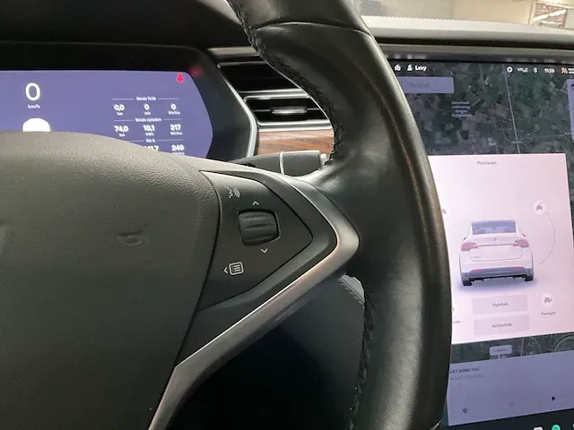 Tesla model x - afbeelding 22 van  42