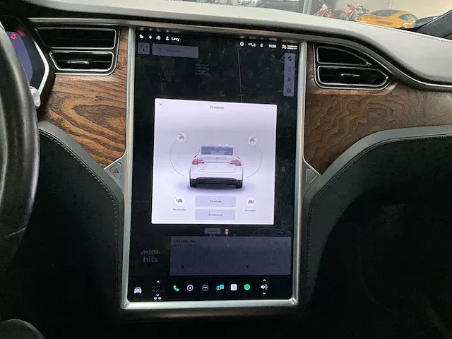 Tesla model x - afbeelding 26 van  42