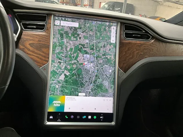Tesla model x - afbeelding 27 van  42