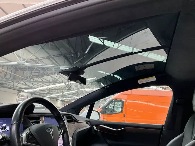 Tesla model x - afbeelding 32 van  42