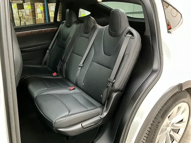 Tesla model x - afbeelding 33 van  42