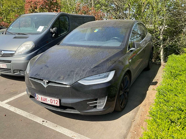 Tesla x personenauto - afbeelding 1 van  10