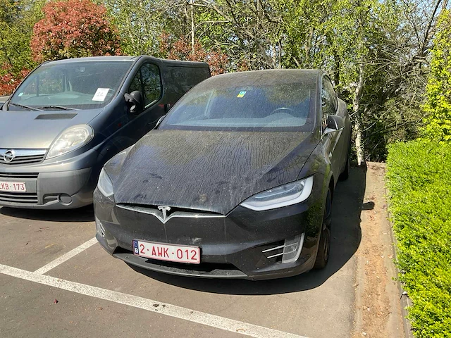 Tesla x personenauto - afbeelding 3 van  10